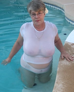 Free Mature T-Shirt Porn Pictures