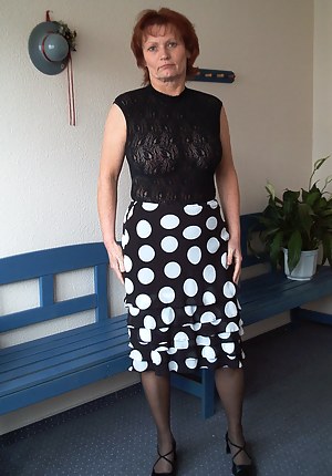 Free Mature Skirt Porn Pictures